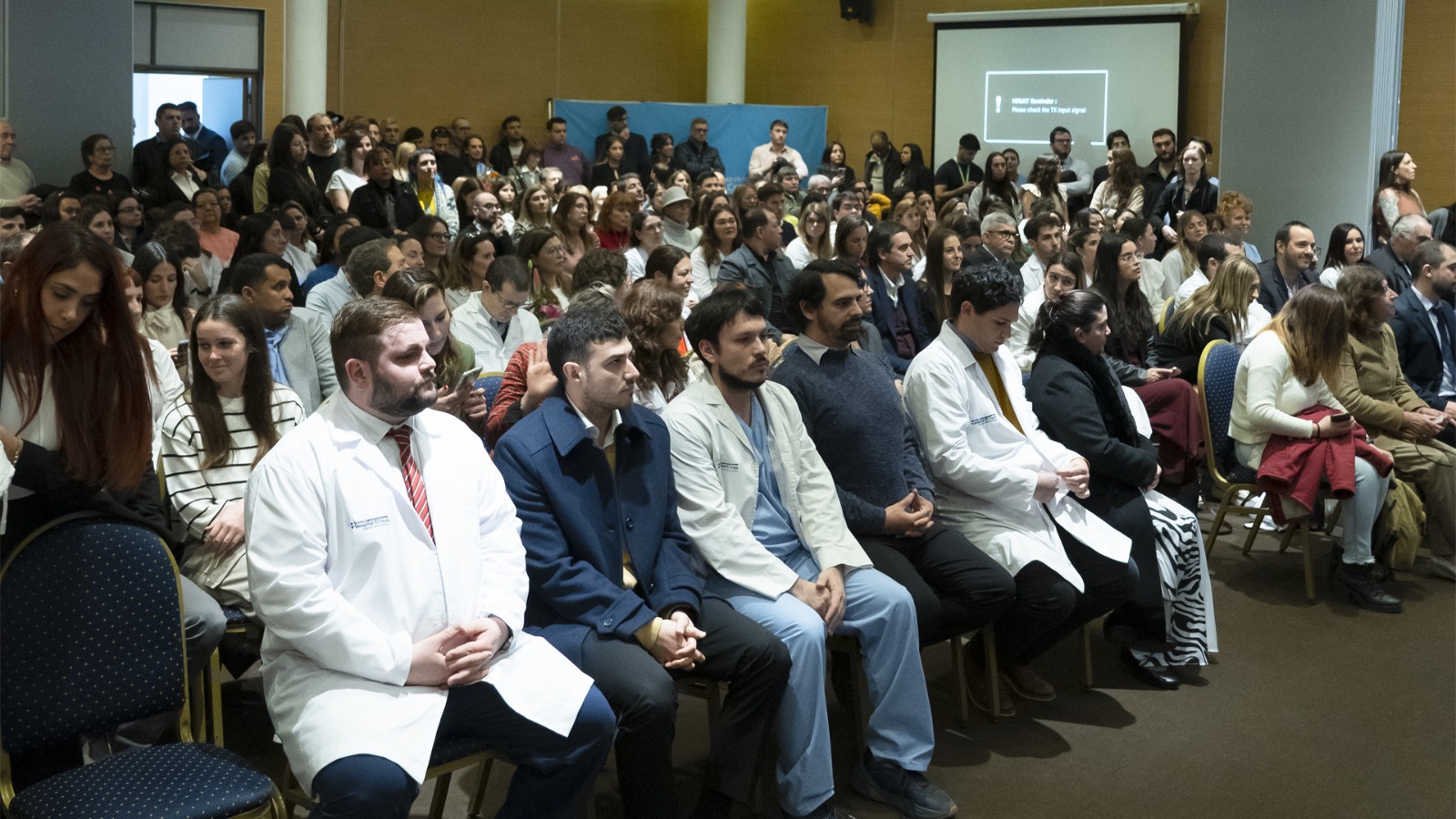 A sala llena se realizó la ceremonia de egreso de los Residentes 2024 del Hospital El Cruce